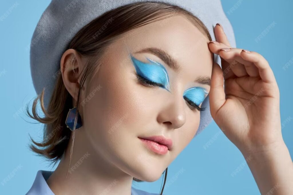 aesthetic blue eyeshadow 