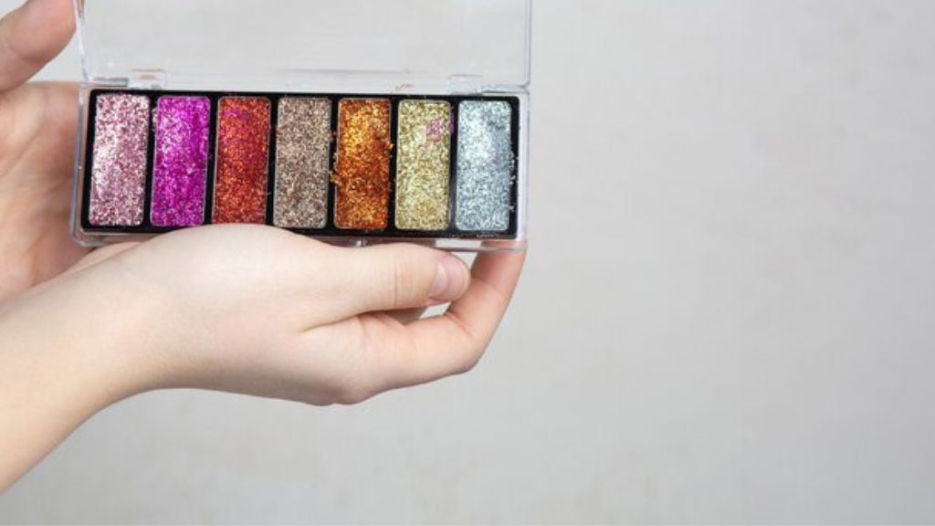 You are currently viewing Color Shifting Eyeshadow Palette: Unleash Your Multicolor