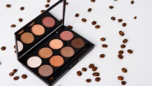 Read more about the article Buxom Cream Eyeshadow: Lush Eye Looks Made Simple